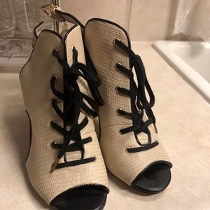 Rare Juicy Couture Lace Up Heels! 7!